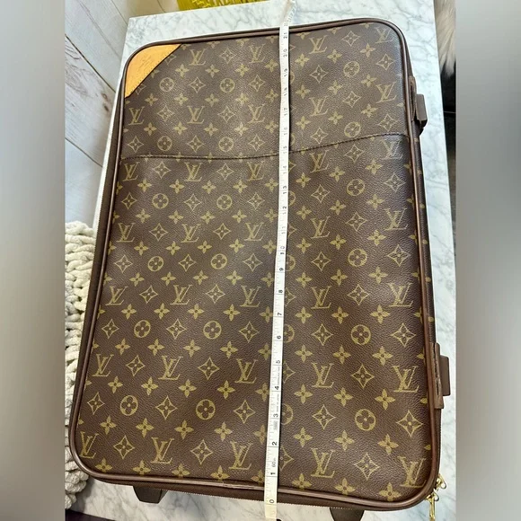 Louis Vuitton Luggage - Picture 14 of 15
